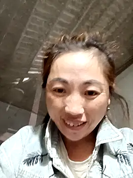 Snapshot of seacyre chatting on 04-29-26, 12:27 seacyre online show from 04-29-26, 12:27