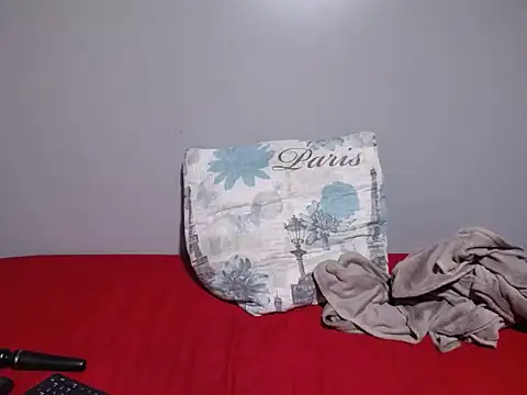 Snapshot of TemptingCloeXx chatting on 12-22-25, 09:28 TemptingCloeXx online show from 12-22-25, 09:28