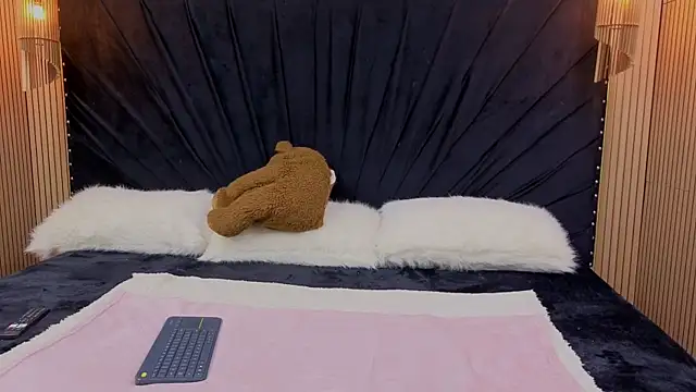 Megan-Horney- online show from 04-10-26, 01:49