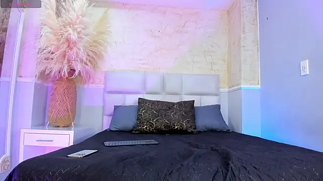 HileySweett online show from 12-15-25, 02:43