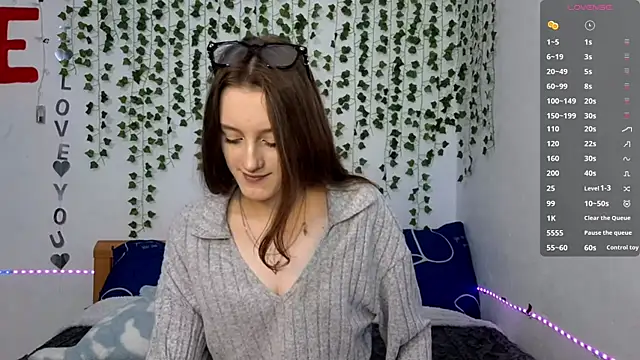 Snapshot of LisaBoddy chatting on 04-26-26, 03:53 LisaBoddy online show from 04-26-26, 03:53