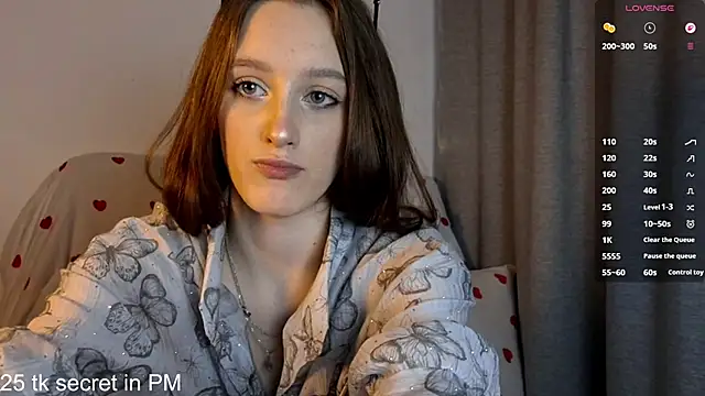 Snapshot of LisaBoddy chatting on 05-04-26, 01:40 LisaBoddy online show from 05-04-26, 01:40