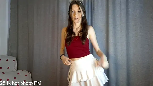 Snapshot of LisaBoddy chatting on 05-27-26, 02:03 LisaBoddy online show from 05-27-26, 02:03
