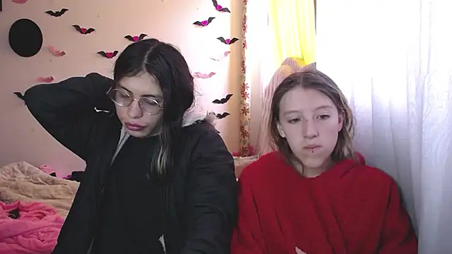 Briar y Blair online show from 01-16-26, 04:55