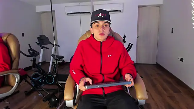  TaylorBlack online show from 04-12-26, 11:37