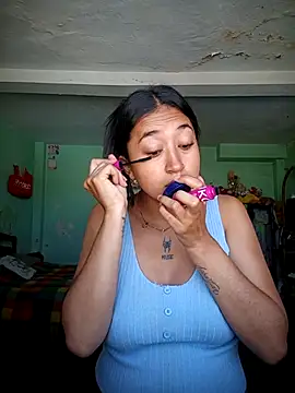 Snapshot of AnnaBliss- chatting on 12-16-25, 02:33 AnnaBliss- online show from 12-16-25, 02:33