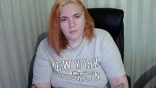 LissaLeon online show from 12-16-25, 08:52