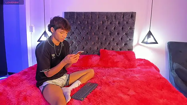 Snapshot of im_ralff chatting on 12-17-25, 08:15 im ralff online show from 12-17-25, 08:15