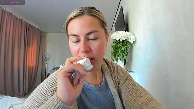 Roxi Joy online show from 06-01-26, 06:04
