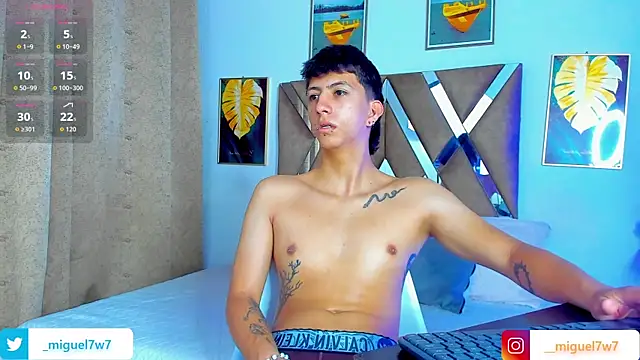 Snapshot of DaniiFoxx chatting on 12-17-25, 12:22 DaniiFoxx online show from 12-17-25, 12:22