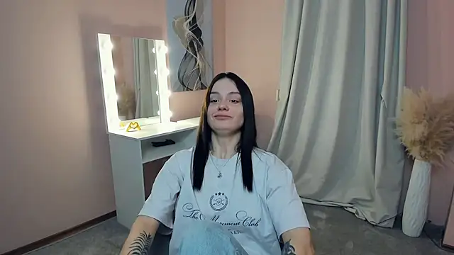 Snapshot of RandaBudds chatting on 12-18-25, 08:53 RandaBudds online show from 12-18-25, 08:53