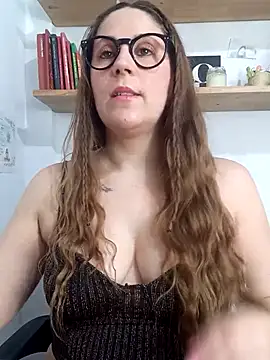 Snapshot of SofiEsteves chatting on 05-20-26, 02:01 SofiEsteves online show from 05-20-26, 02:01