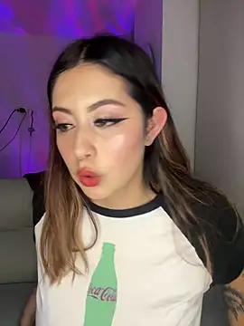 Snapshot of justmariee chatting on 12-18-25, 11:44 justmariee online show from 12-18-25, 11:44