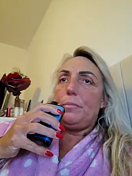 Snapshot of theblondecocklover chatting on 05-18-26, 05:13 theblondecocklover online show from 05-18-26, 05:13