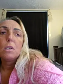 Snapshot of theblondecocklover chatting on 05-30-26, 06:49 theblondecocklover online show from 05-30-26, 06:49