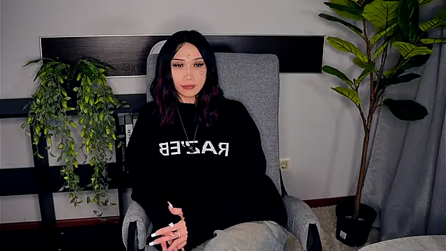 Snapshot of KendraBorland chatting on 12-18-25, 01:50 KendraBorland online show from 12-18-25, 01:50