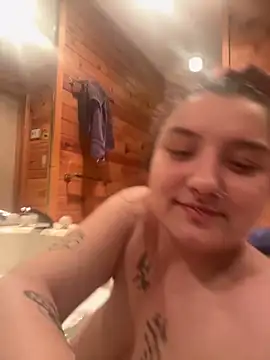 kaylee2104 online show from 04-18-26, 02:37