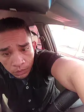 Snapshot of Gloryholeroom chatting on 12-20-25, 07:10 Gloryholeroom online show from 12-20-25, 07:10