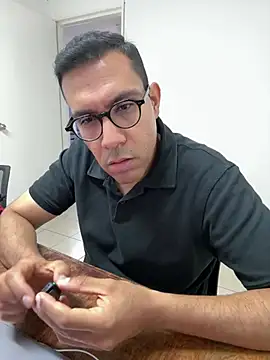 Snapshot of AdrianGarcia89 chatting on 06-11-26, 01:27 AdrianGarcia89 online show from 06-11-26, 01:27