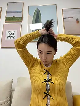 Snapshot of you-005 chatting on 12-20-25, 02:07 you-005 online show from 12-20-25, 02:07