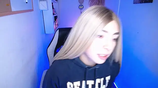 channel blondee online show from 04-07-26, 12:22