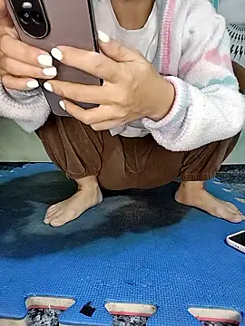 Snapshot of hi-miki chatting on 01-17-26, 01:21 hi-miki online show from 01-17-26, 01:21