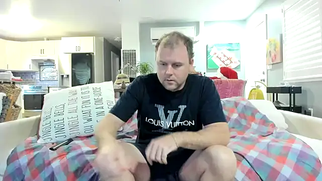 Snapshot of Studmuffin4you chatting on 02-14-26, 12:18 Studmuffin4you online show from 02-14-26, 12:18