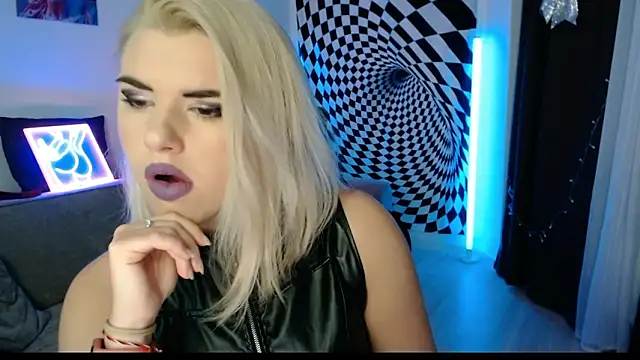 Snapshot of Ariana_Saint chatting on 01-17-26, 06:44 Ariana Saint online show from 01-17-26, 06:44