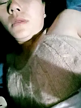 Snapshot of Uzi-na chatting on 12-18-25, 10:38 Uzi-na online show from 12-18-25, 10:38