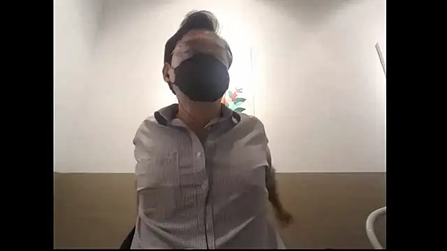 Snapshot of littlegoddyboy chatting on 02-11-26, 04:39 littlegoddyboy online show from 02-11-26, 04:39