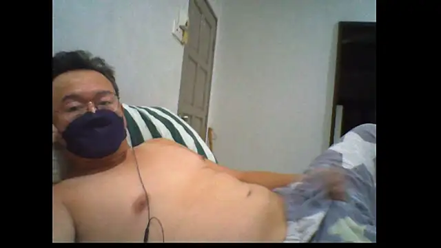 Snapshot of littlegoddyboy chatting on 03-12-26, 02:34 littlegoddyboy online show from 03-12-26, 02:34
