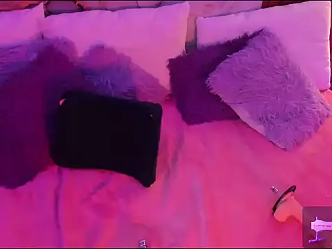 Snapshot of isabellagiirl chatting on 12-17-25, 03:51 isabellagiirl online show from 12-17-25, 03:51