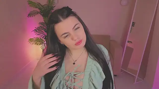 Mia Evelyn online show from 12-22-25, 08:44