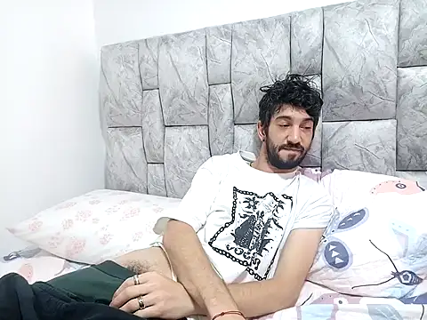 Snapshot of LatinLustAndFrenchKiss chatting on 12-17-25, 05:19 LatinLustAndFrenchKiss online show from 12-17-25, 05:19