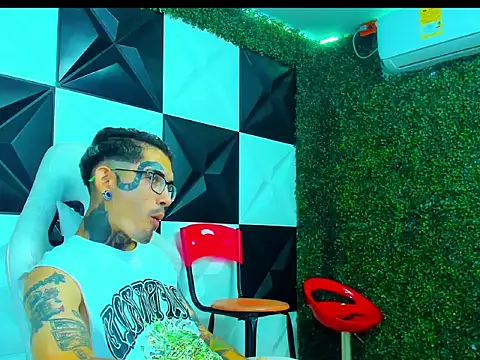 Boy tatto77 online show from 03-12-26, 01:39