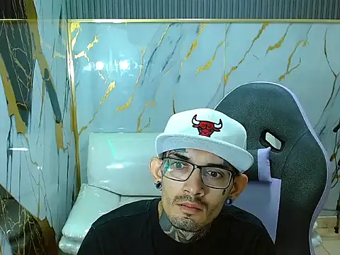 Boy tatto77 online show from 03-24-26, 12:43