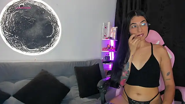 Snapshot of luna_martii chatting on 12-23-25, 03:04 luna martii online show from 12-23-25, 03:04