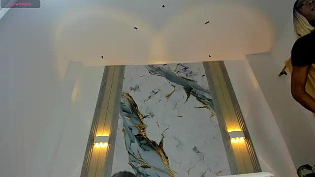 MiaLuxxi online show from 04-01-26, 10:40