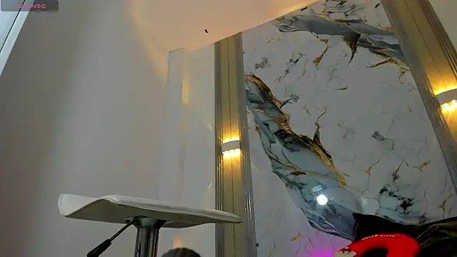 MiaLuxxi online show from 04-20-26, 09:38