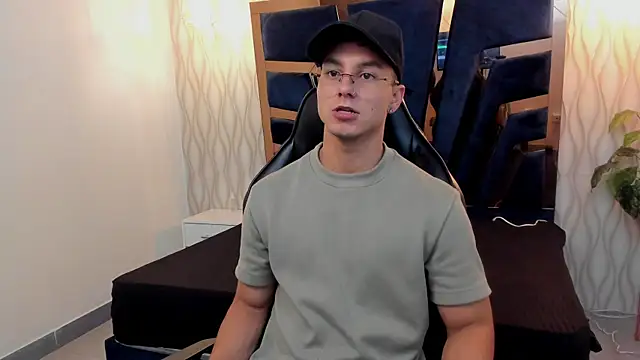 Noah Clarkk online show from 04-02-26, 04:15