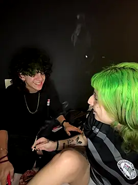 CrejinhaGotica online show from 12-22-25, 01:35