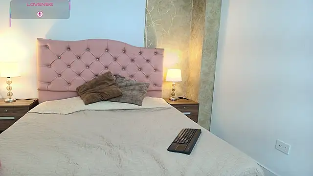 zoe bermudez online show from 02-07-26, 03:32