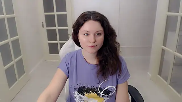 LondonMiley online show from 12-20-25, 07:54