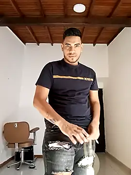 Snapshot of Moreno_latino_sex chatting on 12-19-25, 08:05 Moreno latino sex online show from 12-19-25, 08:05