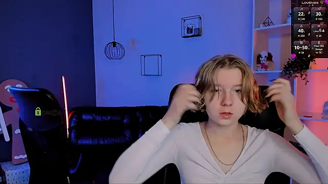 lizzie boom  online show from 12-19-25, 08:16