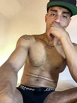 Snapshot of Maicol_xxxx chatting on 01-11-26, 06:07 Maicol xxxx online show from 01-11-26, 06:07