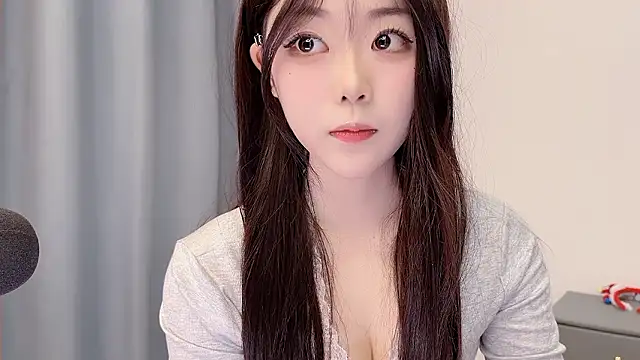 smalldaisy online show from 03-23-26, 02:37