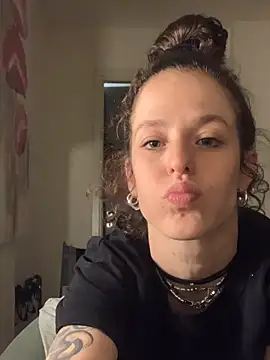 Snapshot of 4lien chatting on 03-17-26, 05:00 4lien online show from 03-17-26, 05:00