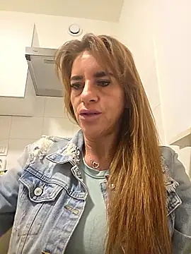 Snapshot of LaLynn chatting on 03-05-26, 11:45 LaLynn online show from 03-05-26, 11:45