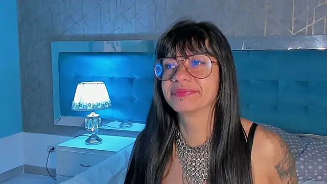 ValkiriaRaven online show from 12-21-25, 01:07